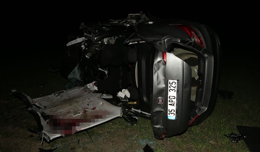 Çanakkale'de iki otomobilin çarpıştığı kazada 5 kişi öldü, 1 kişi yaralandı