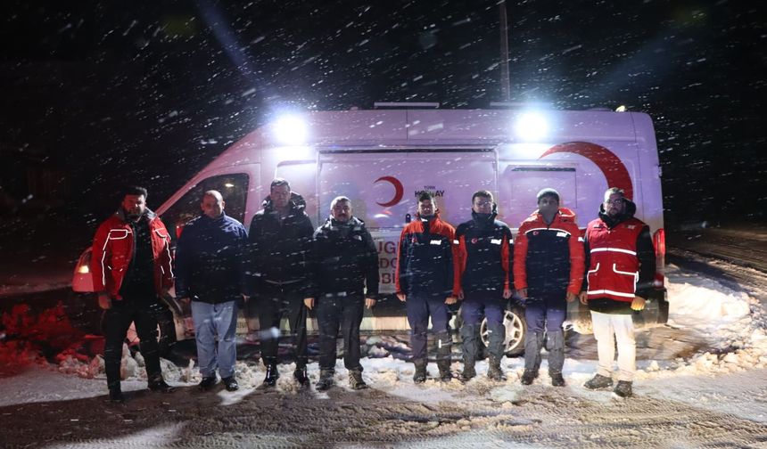 Kastamonu'da yolda kalan sürücülere ikramda bulunuldu