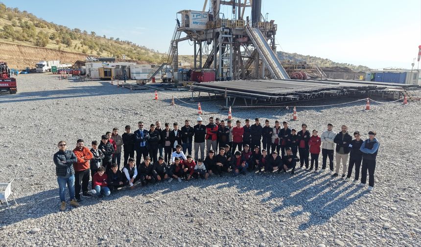 Silopi'deki Dader-1 sondaj sahası lise öğrencilerini ağırladı