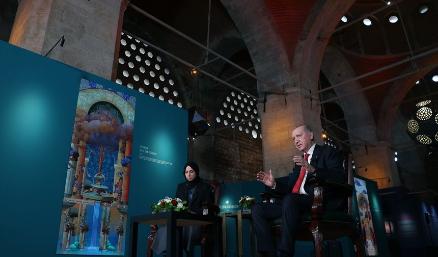Cumhurbaşkanı Erdoğan, Hane İslam Eserleri Sergisi'nde sanatçı ve katılımcılarla bir araya geldi