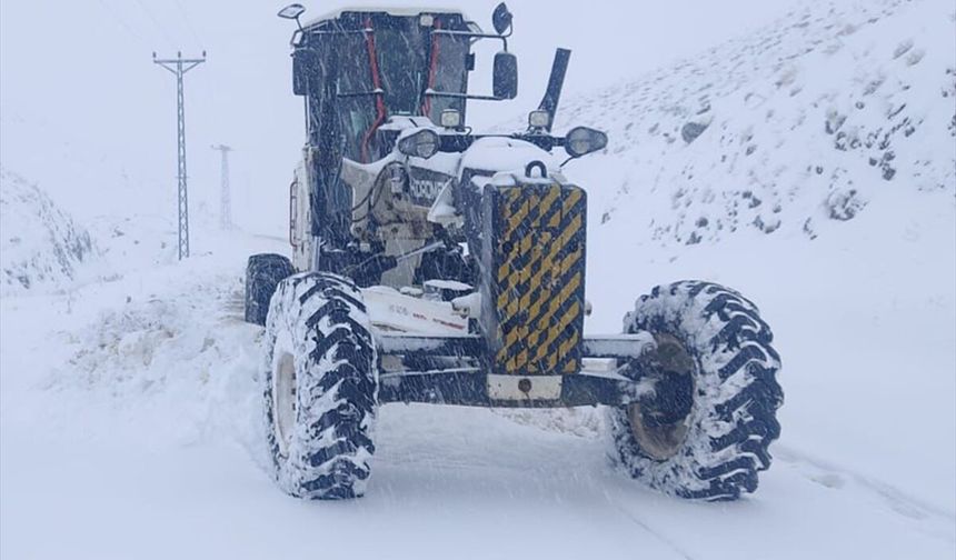 Elazığ'da kardan kapanan 175 köy yolu ulaşıma açıldı