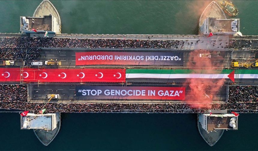 Filistin'e destek için Galata Köprüsü'nde düzenlenen eylemde yüzbinler buluştu