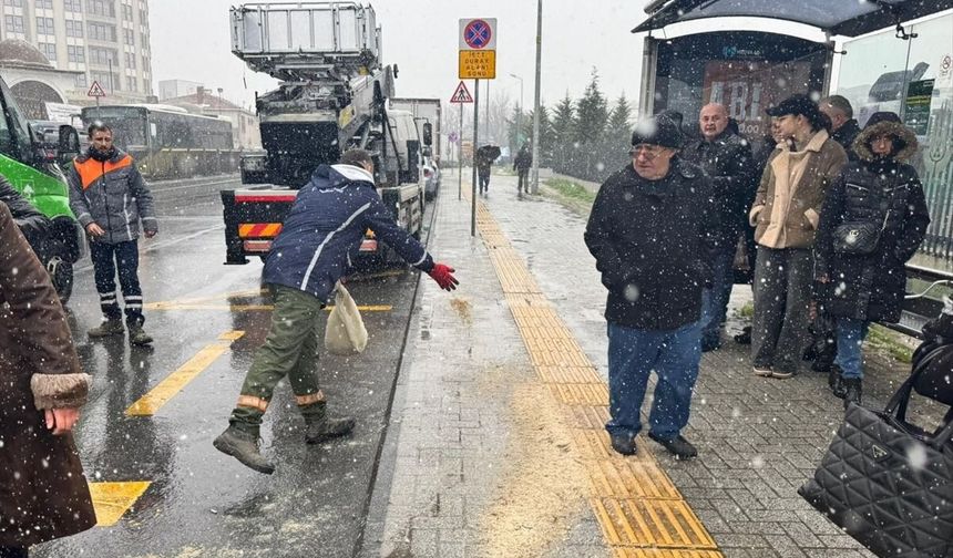İstanbul'da karla mücadele çalışmaları kesintisiz sürüyor