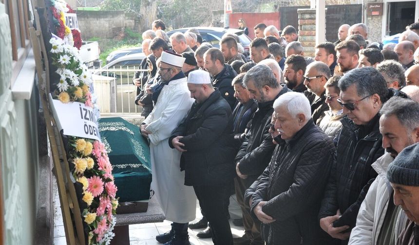 İzmir'deki trafik kazasında ölen avukatın cenazesi defnedildi