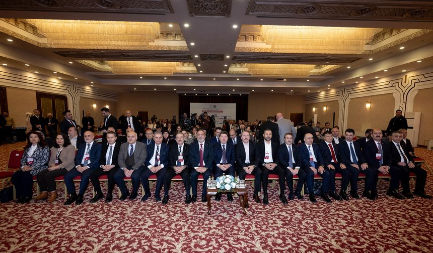 Memur-Sen tarafından memurların toplu sözleşme haklarının tartışıldığı sempozyum düzenlendi