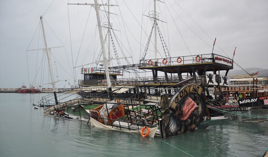 Mersin'in Silifke ilçesinde fırtına etkili oldu