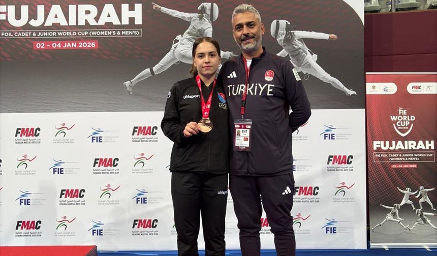 Milli eskrimci Alara Atmaca'dan Yıldızlar Dünya Kupası'nda bronz madalya