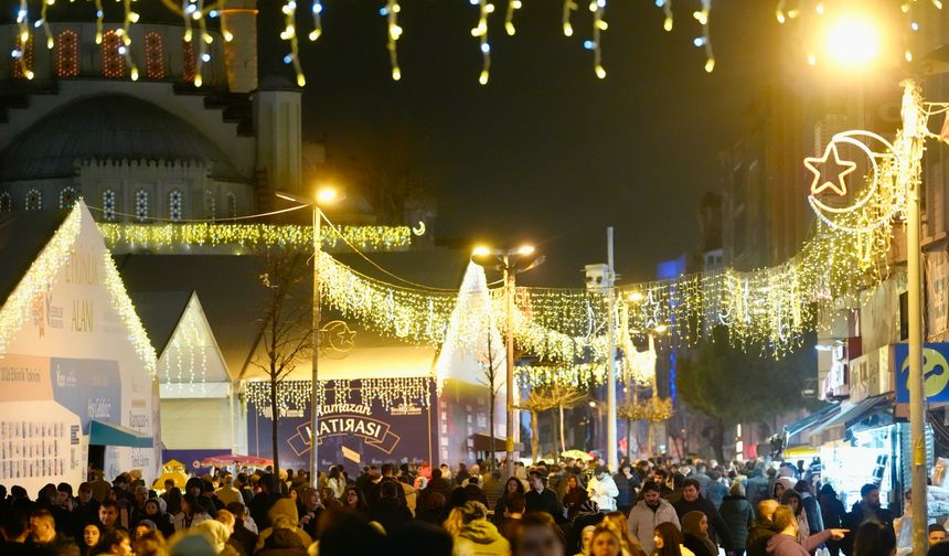 Esenler Dörtyol Meydanı ramazan ayı için ışıklandırıldı