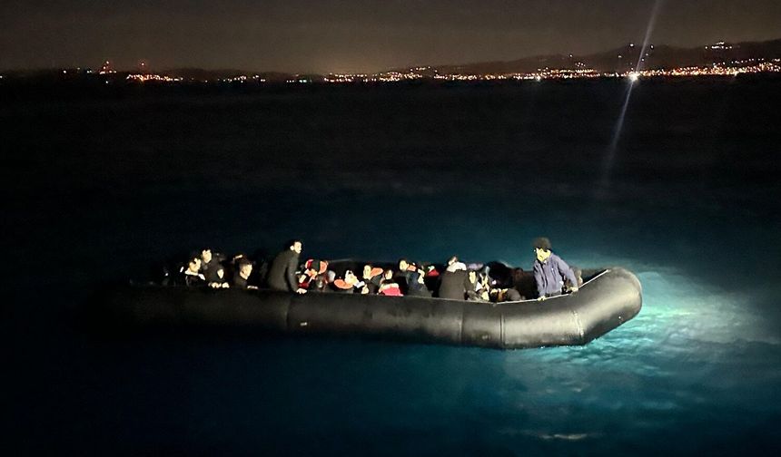 İzmir açıklarında 43 düzensiz göçmen yakalandı