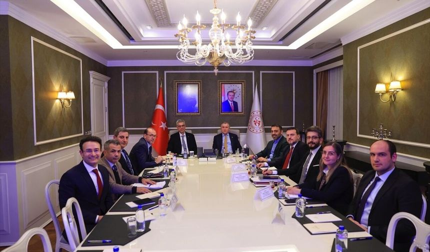 Sağlık Bakanı Memişoğlu, Gençlik ve Spor Bakanı Bak ile görüştü