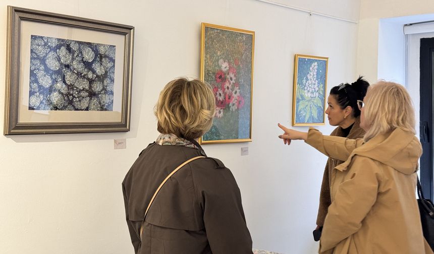 'Suya Yazılan' ebru sergisi Bağımsız Sanat Vakfı'nda açıldı