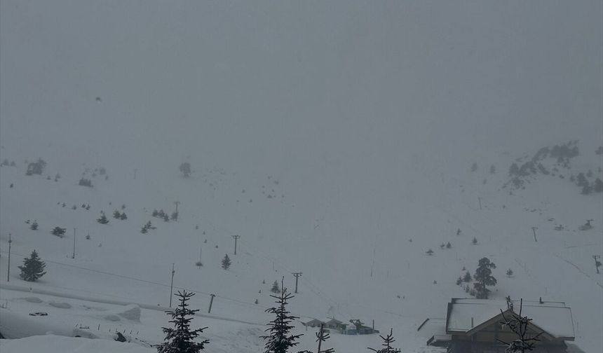 Bolu'nun yüksek kesimlerinde kar yağışı etkili oluyor