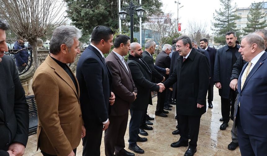 Cumhurbaşkanı Yardımcısı Yılmaz, Midyat Belediyesi'ni ziyaret etti