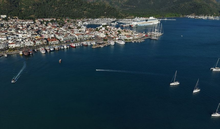 Marmaris'e 'Aida Stella' kruvaziyeriyle 2 bin 500 turist geldi