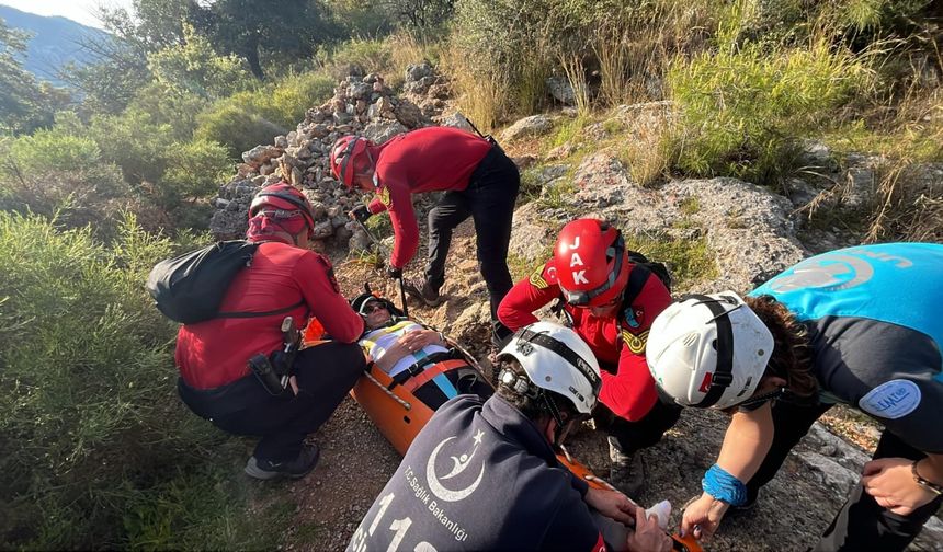 Muğla'daki tarihi Likya Yolu'nda ayağı kırılan kişi kurtarıldı