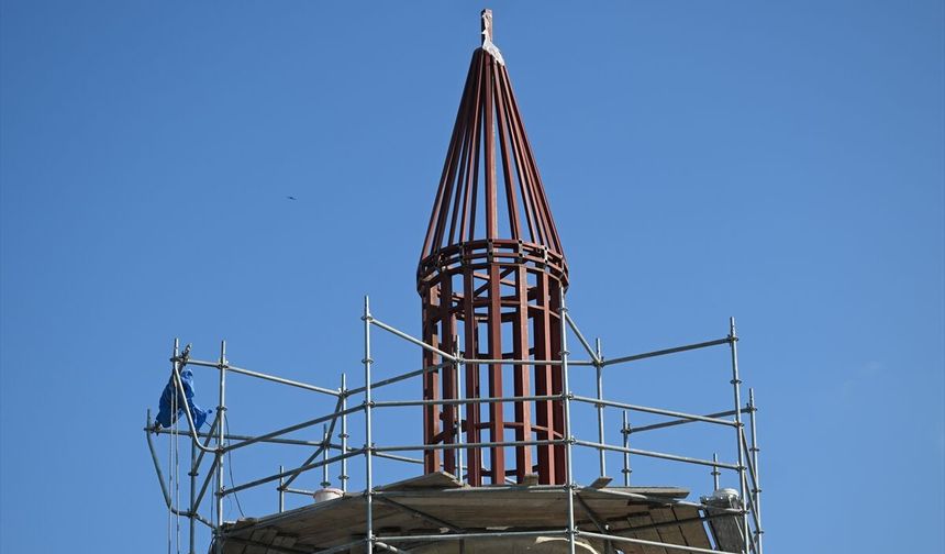 Şeyh Şüceaddin Camisi'nin tarihi minaresi 'hafif külahla' tamamlandı
