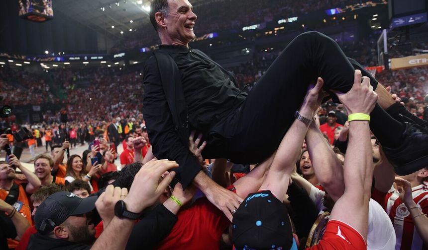 Basketbol Avrupa Ligi şampiyonu Olympiakos, kupasını aldı