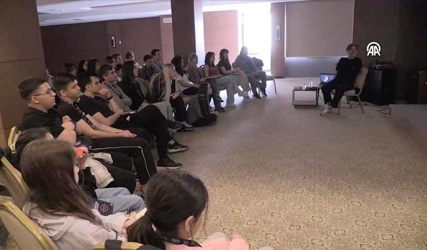 Tiyatro, sinema ve dizi sanatçıları Bolu'da düzenlenen kampta oyuncu adaylarıyla buluştu
