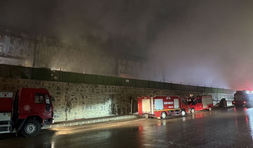 Gaziantep'te mobilya fabrikasından çıkan yangın kontrol altına alındı