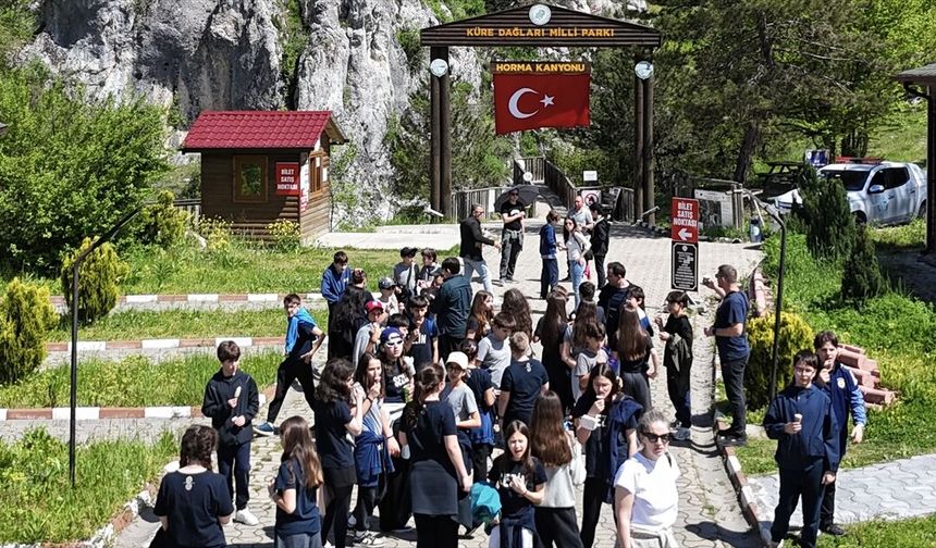 Kanyonlarıyla ünlü Kastamonu'nun Pınarbaşı ilçesinde arife günü yoğunluğu