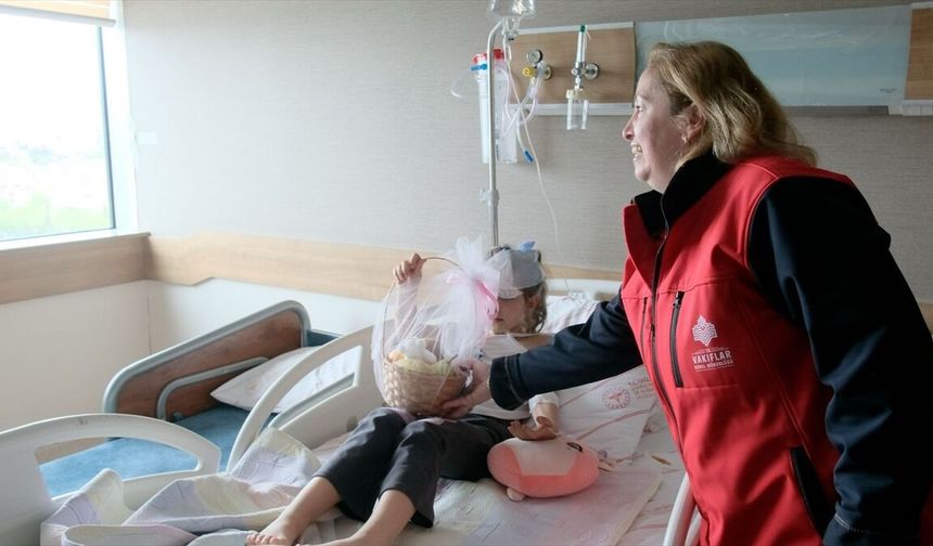 Konya'da 213 yıllık vakıf şartı hastalara meyve ikramıyla yerine getirildi