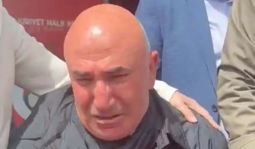 CHP Genel Merkezi’ne polis müdahalesinin ardından Mahmut Tanal gözyaşlarını tutamadı