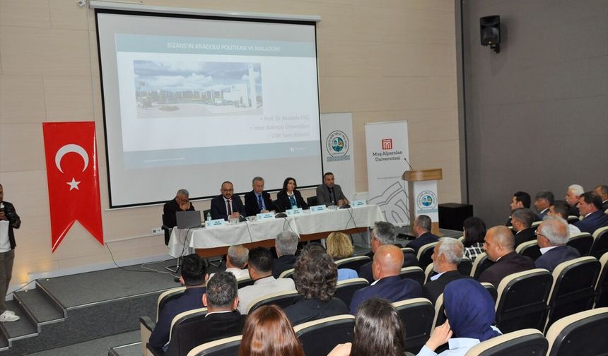 Malazgirt'te 'Kapı, Fetih ve Kök: Hafıza Mekanları' sempozyumu yapıldı