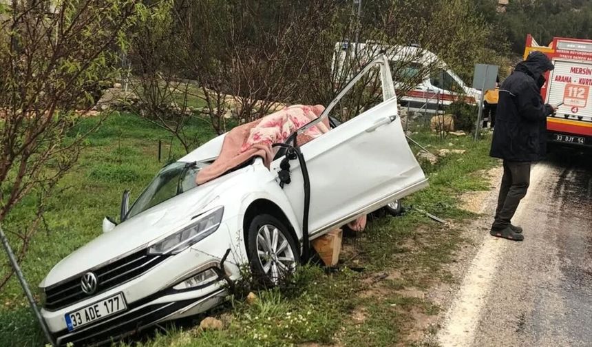 Mersin'de tırın dorsesinin çarptığı otomobilin sürücüsü yaşamını yitirdi