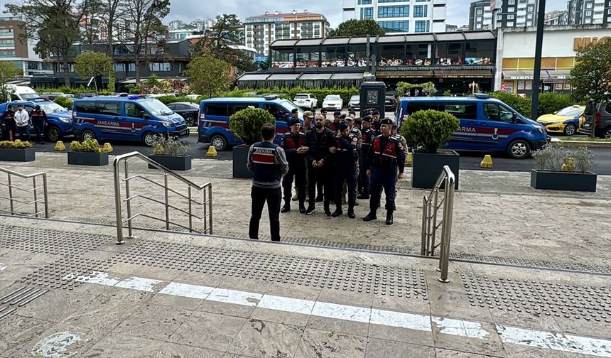 Trabzon merkezli siber dolandırıcılık operasyonunda gözaltına alınan şüphelilerden 11'i tutuklandı