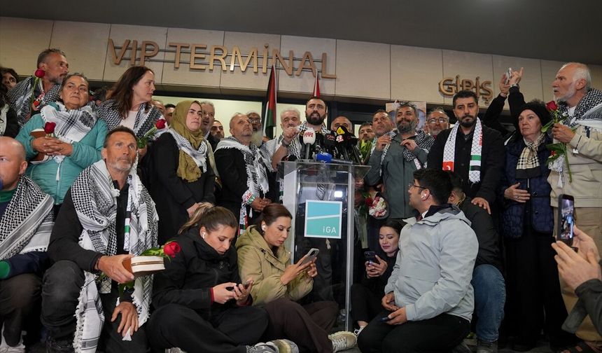Türkiye'ye dönen Küresel Sumud Filosu aktivistleri törenle karşılandı