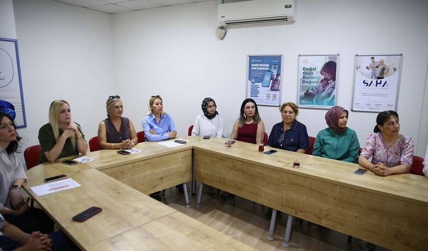 Adana'da kadın muhtarlara 'Her Gebeye Bir Ebe' uygulaması anlatıldı