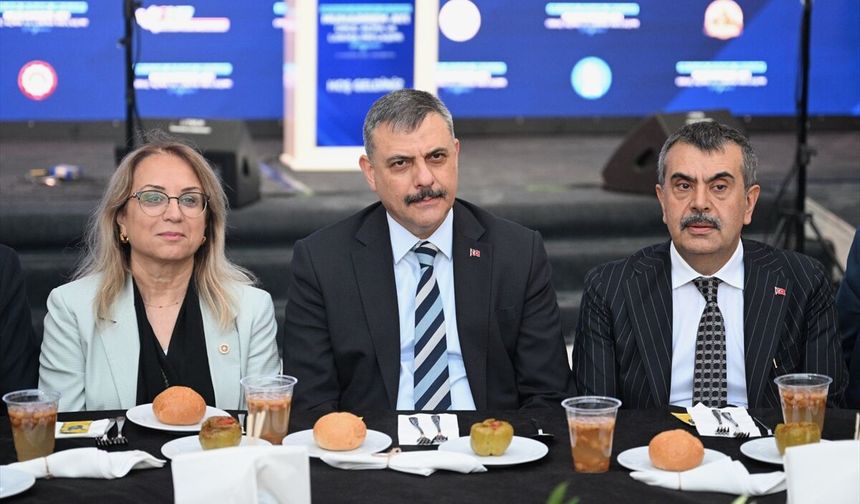 Bakan Çiftçi: 'Bu aziz vatan; Alevisiyle, Sünnisiyle, Türküyle, Kürdüyle, Arabıyla, Çerkesiyle aynı gök kubbenin altında kader birliği yapmış büyük bir milletin yurdudur.'
