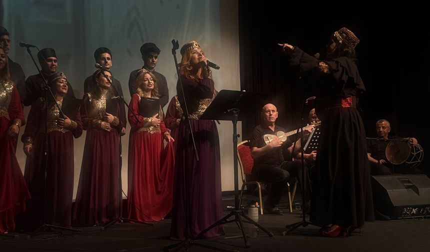 Bursa'da Harı-Bülbül Korosu konser verdi