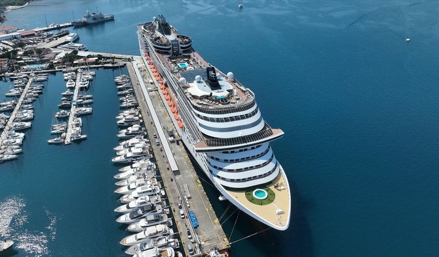 Marmaris'e 'MSC Divina' kruvaziyeriyle 3 bin 899 turist geldi