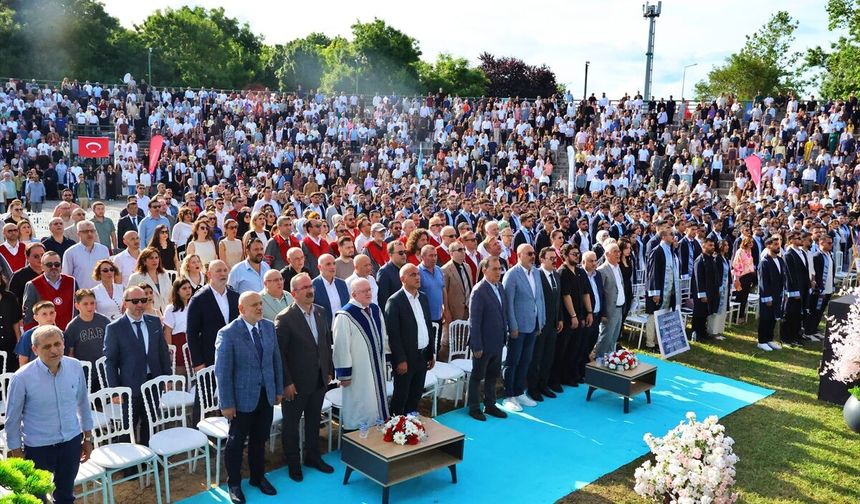Samsun Üniversitesinden 8. yılında 616 öğrenci mezun oldu