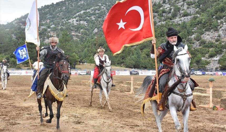 Antalya'da 'Kökbörü Müsabakaları ve Geleneksel Atlı Spor Gösterileri' yapıldı