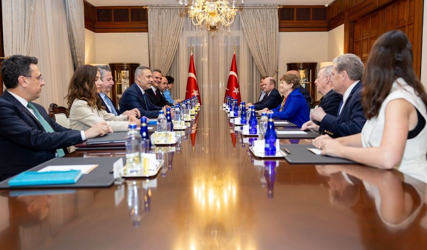 Dışişleri Bakanı Fidan, Ankara'da ABD'li senatörleri kabul etti