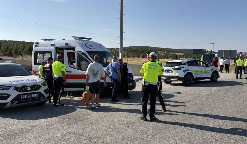 Eskişehir'de yolcu otobüsü şarampole devrildi