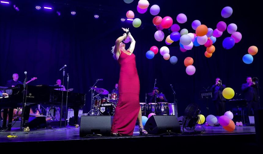 Pink Martini, İstanbul'da müzikseverlerle buluştu