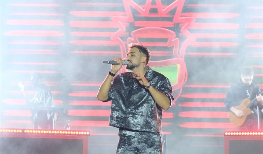 Şarkıcı Sefo Çorum Hitit Fuarı'nda konser verdi
