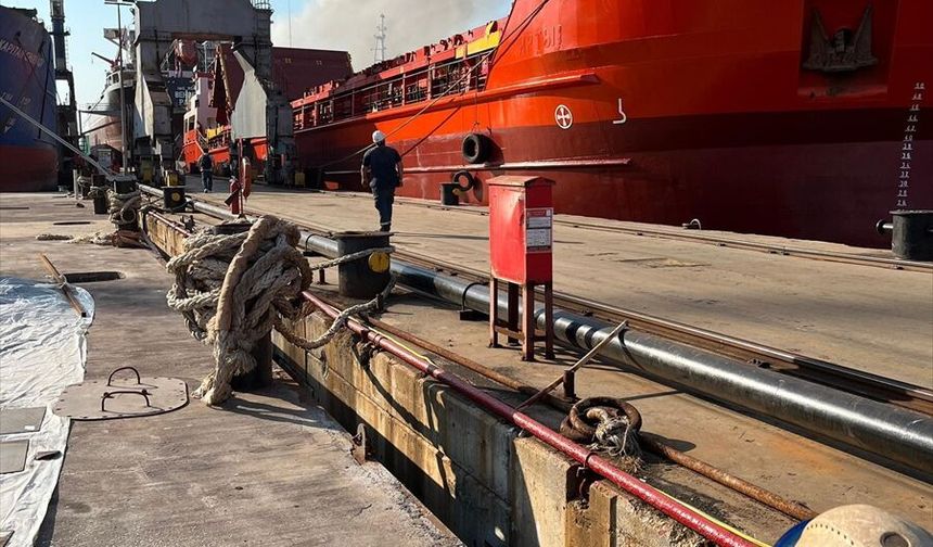 Yalova'da bakımdaki gemide meydana gelen patlamaya müdahale edildi