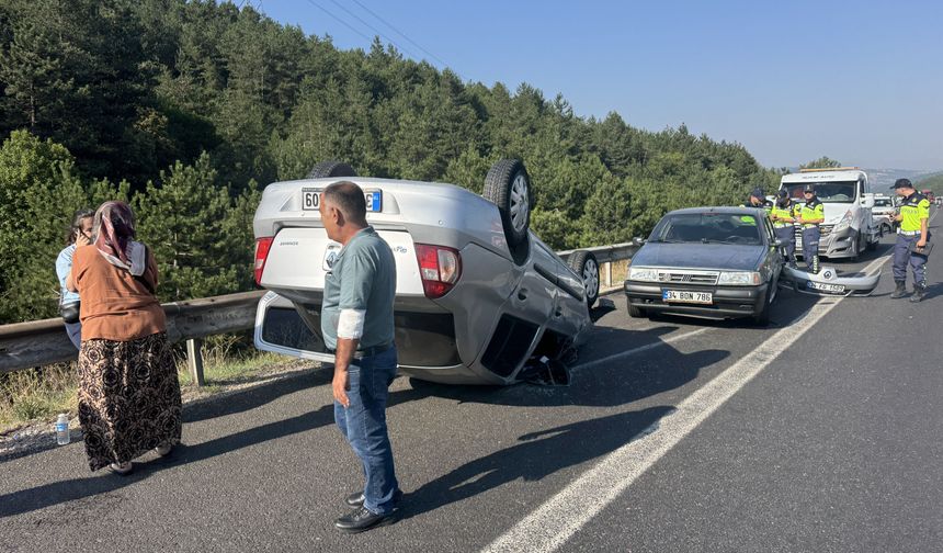 Anadolu Otoyolu'nun Bolu kesiminde 3 kişinin yaralandığı kaza ulaşımı aksattı