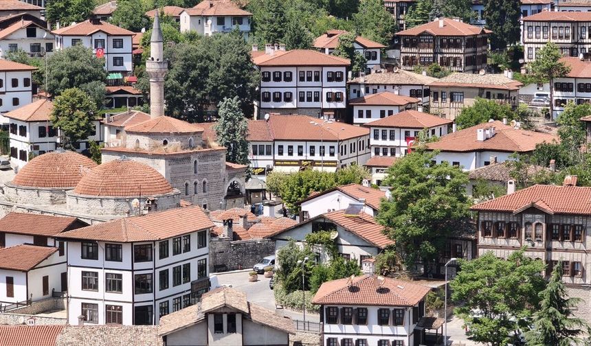 Safranbolu yılın ilk yarısında 104 bin 258 konaklamalı yerli ve yabancı turist ağırladı