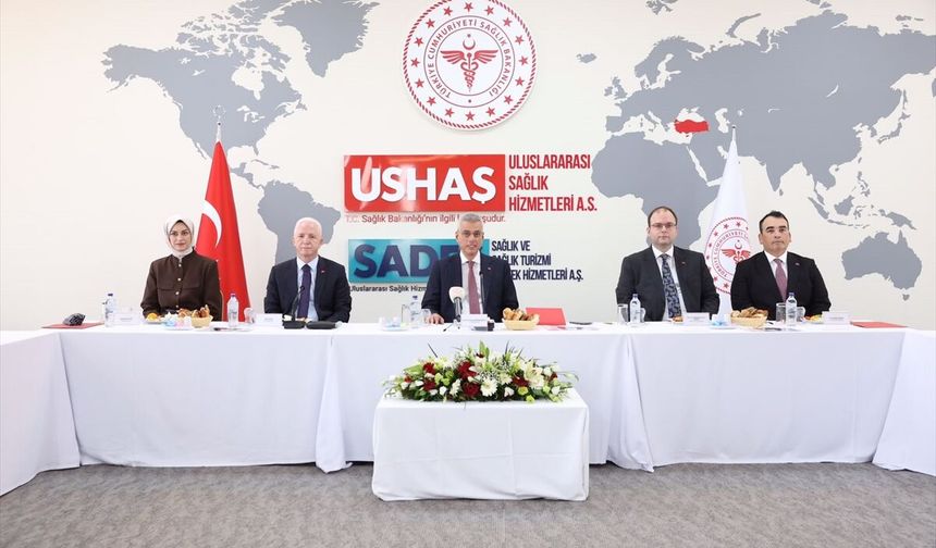 Sağlık Bakanı Memişoğlu, sağlık muhabirleriyle İstanbul'da bir araya geldi: