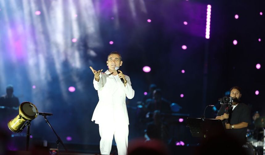 Sanatçı Ferhat Göçer Ordu'da konser verdi