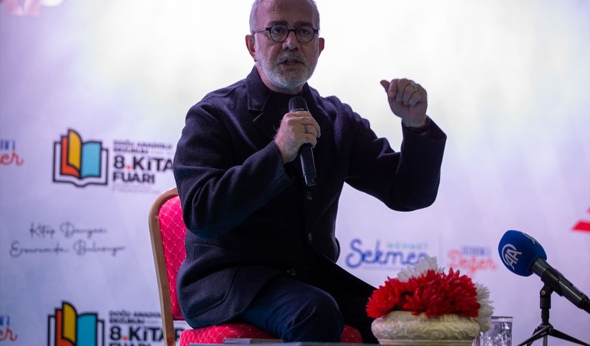 AK Parti Grup Başkanvekili Yenişehirlioğlu, Erzurum Kitap Fuarı'nda söyleşiye katıldı