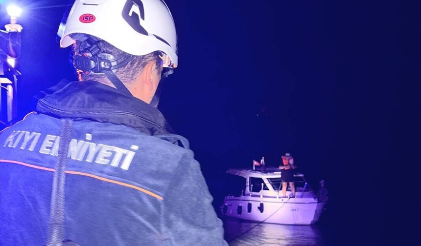 Fethiye'de sürüklenen teknedeki 2 kişi kurtarıldı