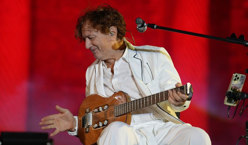 Goran Bregovic Sardes Antik Kenti'nde konser verdi