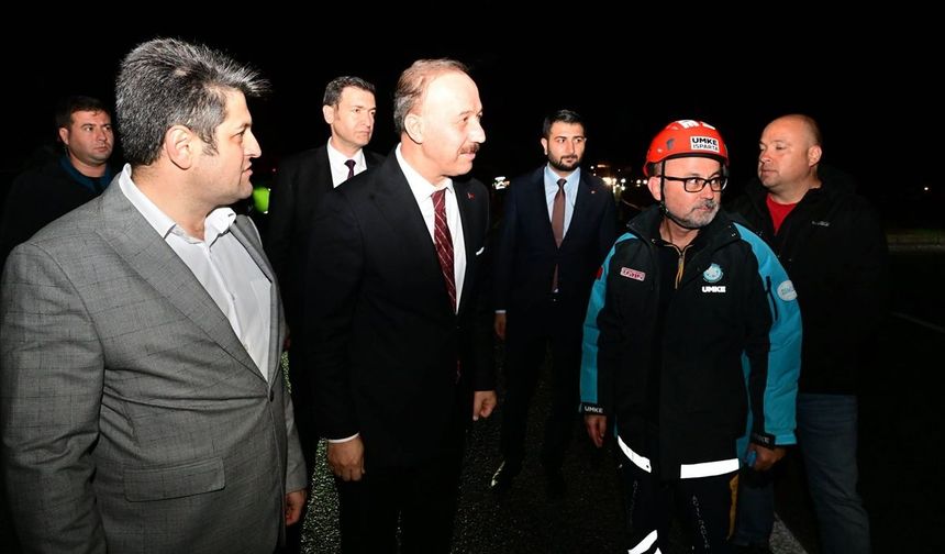 Isparta'da çekici ile minibüsün çarpıştığı kazada 17 kişi yaralandı