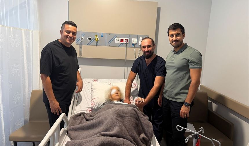 Marmaris'te 93 yaşındaki hastaya katarakt ameliyatı yapıldı